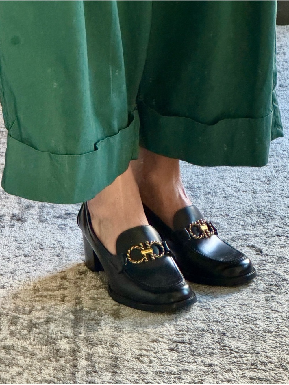 Salvatore Ferragamo Rolo 55 Black Leather Loafer Heels 8C Gold Gancini